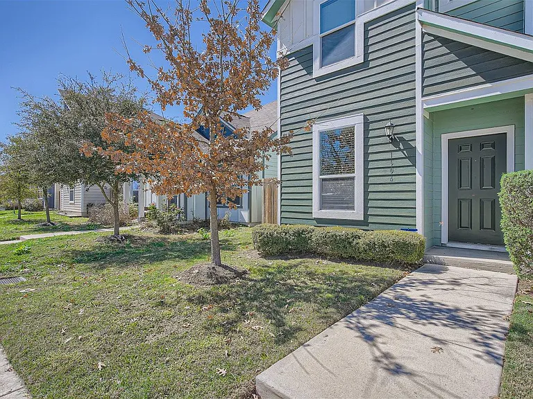 1604 Los Olivios Way — Photo 3
