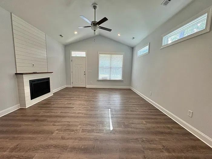 3 bed, 2.0 bath, 1314 sqft, $1,895 — Photo 3
