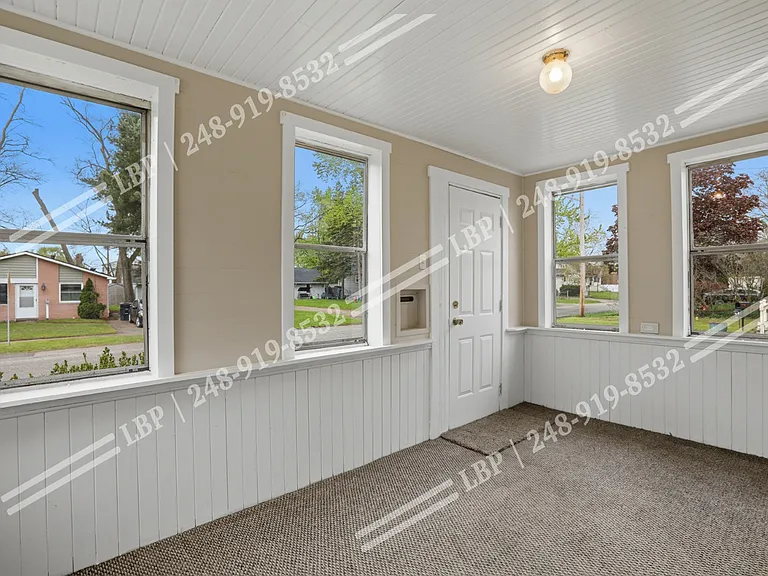 35230 Sheffield St — Photo 4