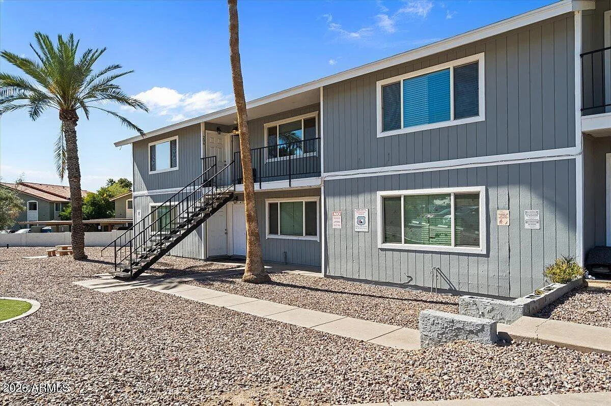 2 bed, 1.0 bath, 800 sqft, $1,195 — Photo 2