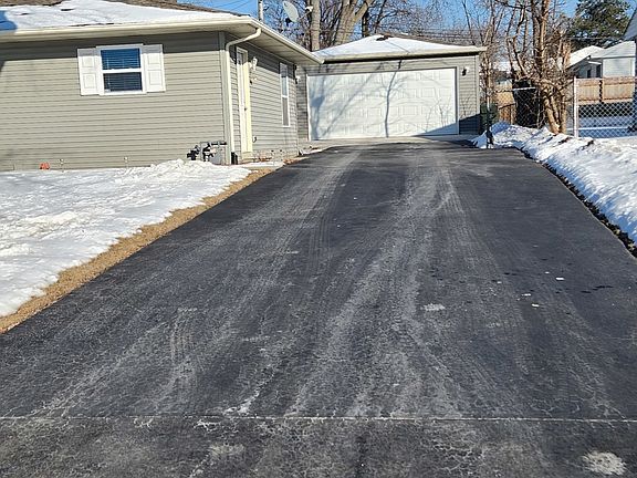 3rd image of 102 Caddy Ave