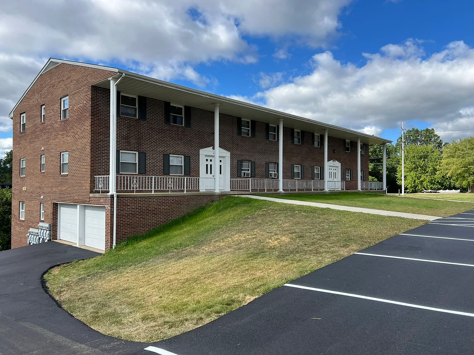 2 bed, 700 sqft, $1,000 — Photo 1