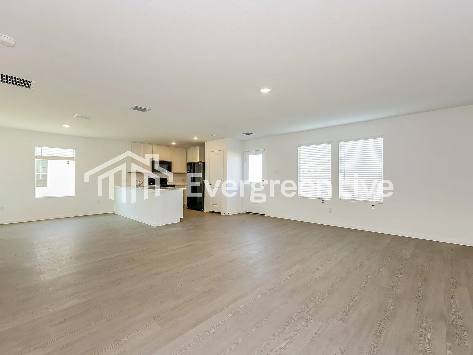 4 bed, 2.0 bath, 1954 sqft, $1,795 — Photo 2