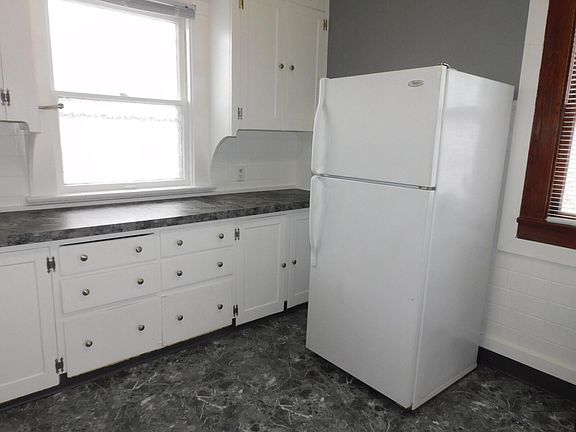 5th image of 135 Summer St