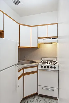 Sold by Mirador Real Estate | media 9