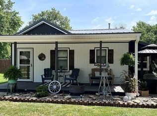 528 Pine St, Rossville, KS 66533