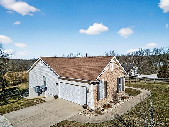 3rd image of 113 Bridlespur Ct