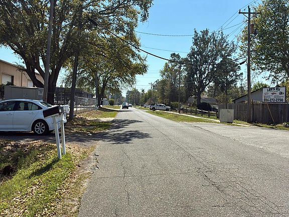 5th image of 264 Jefferson Ave