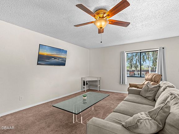 2nd image of 910 Big Tree Rd #203