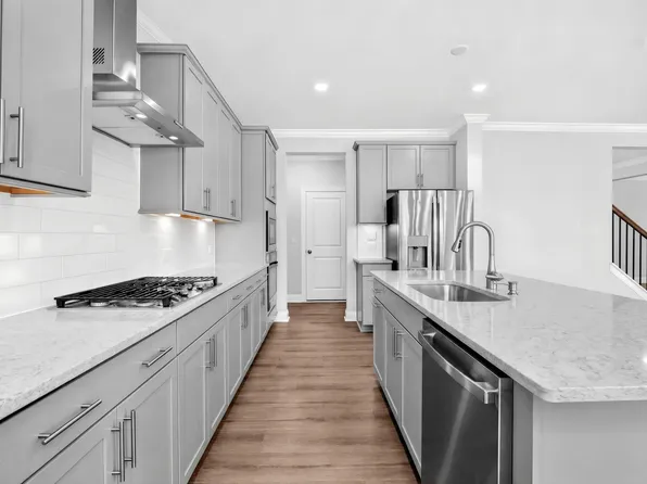 112 Ocean Mist Ln, Holly Springs, NC 27540