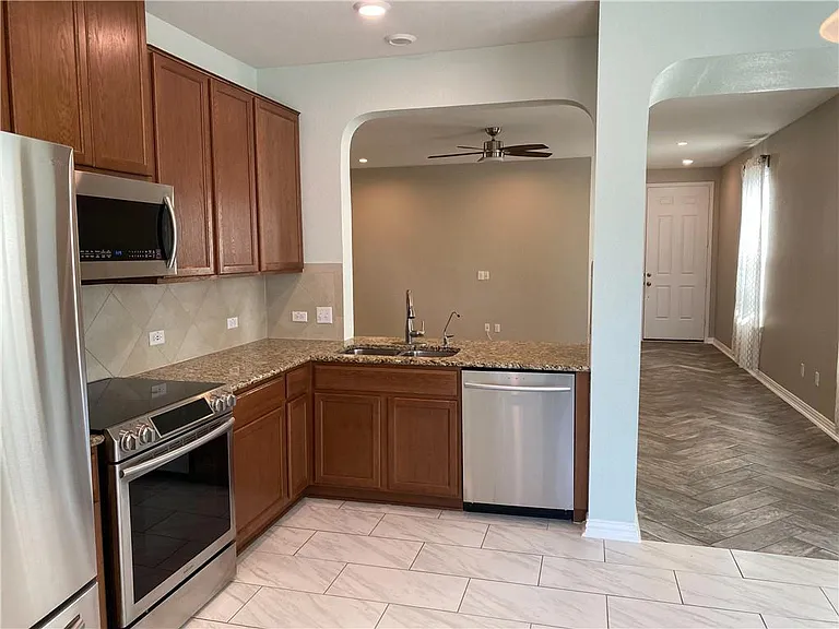 712 Estes Park — Photo 12