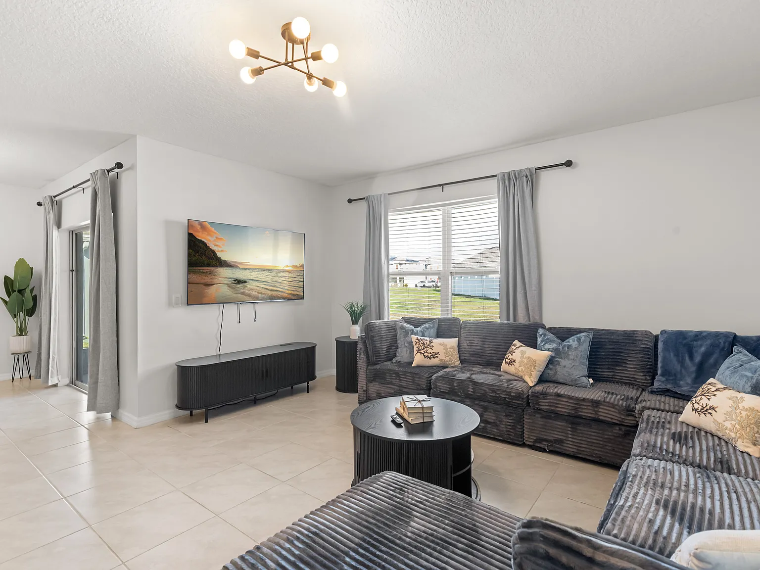 3 bed, $3,295 — Photo 2