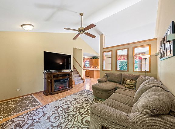 3rd image of 5824 Emerald Pointe Dr