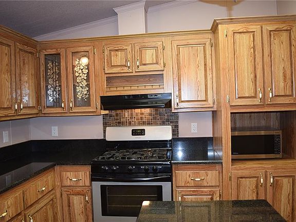 3rd image of 107 Cedar Creek Cir