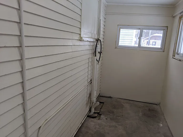 2404 Leahy St — Photo 9