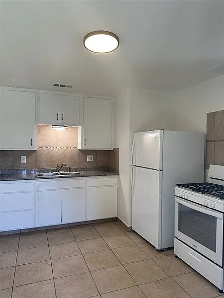 2 bed, 1.0 bath, 900 sqft, $1,195 — Photo 2
