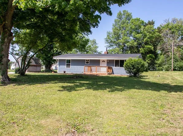 1015 N Idler Ln, Greenville, IL 62246