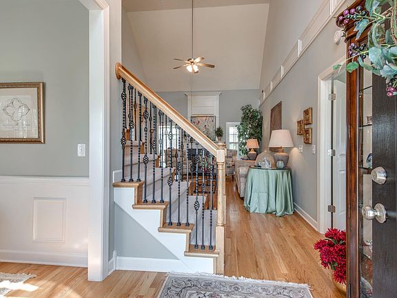 3rd image of 722 Indian Park Dr