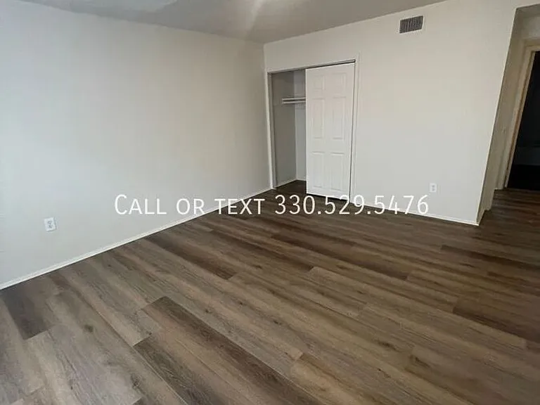 Royal Oaks Apartments — Photo 26