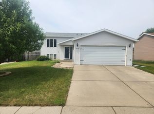 2532 Colonial Dr, Bismarck, ND 58503