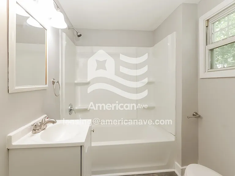 1033617_009_main_bathroom_10.jpg