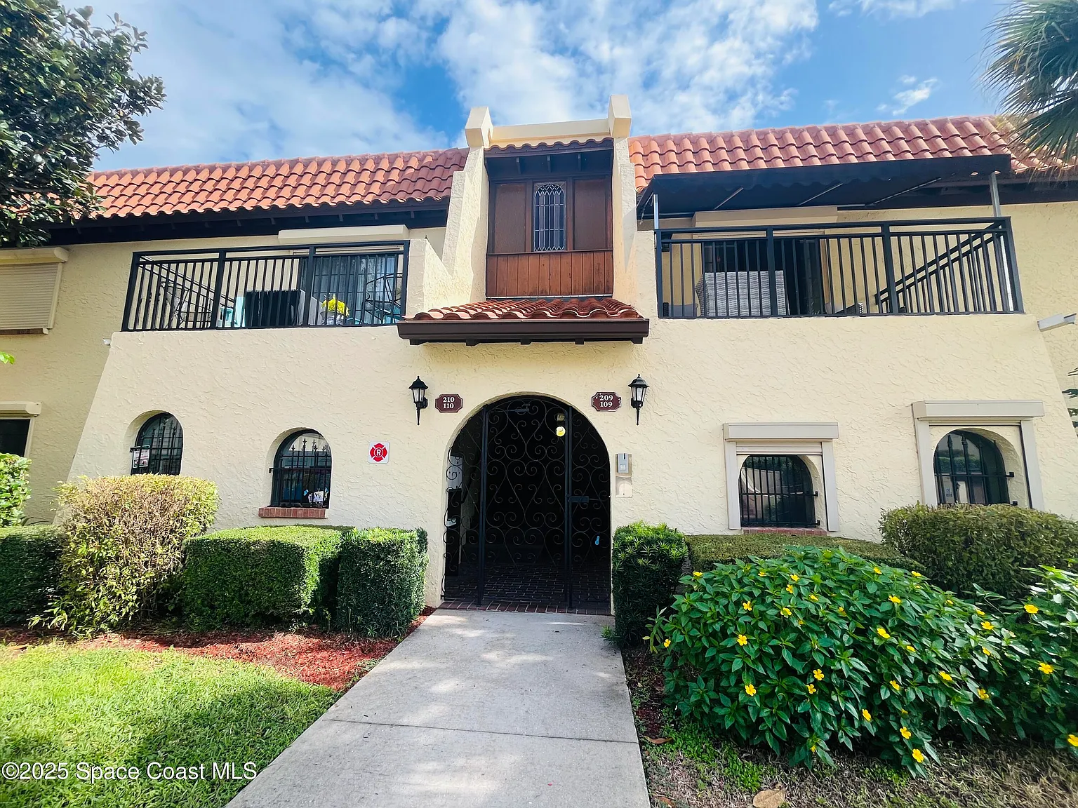 3 bed, 2.0 bath, 1804 sqft, $2,500 — Photo 2