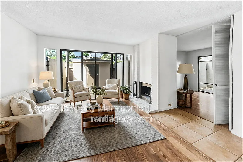 2 bed, 1.0 bath, 781 sqft, $1,700 — Photo 2