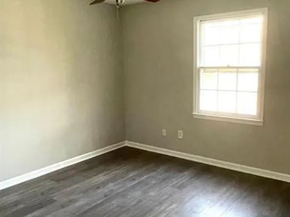 704 Collington Dr, Cary, NC 27511