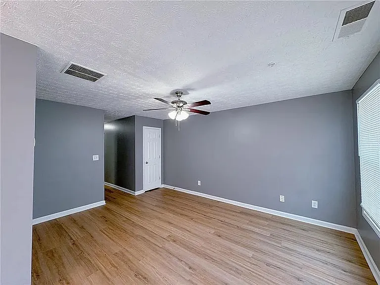 1403 Eastmont Dr NW #D — Photo 4