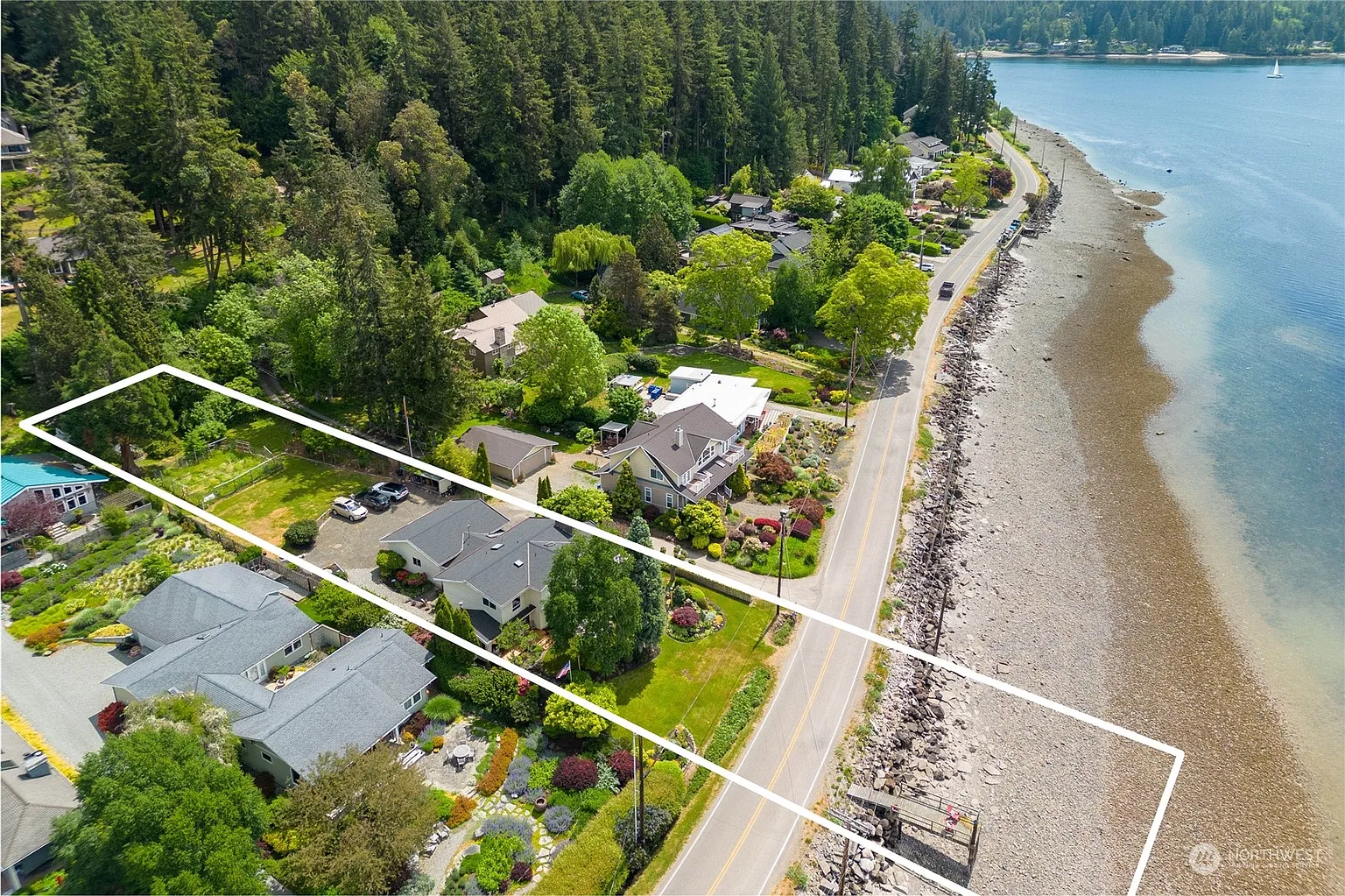 3482 Crystal Springs Drive NE photo 1