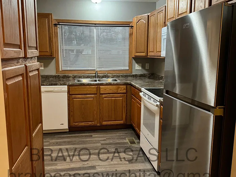 2932 S Glenn Ave — Photo 4