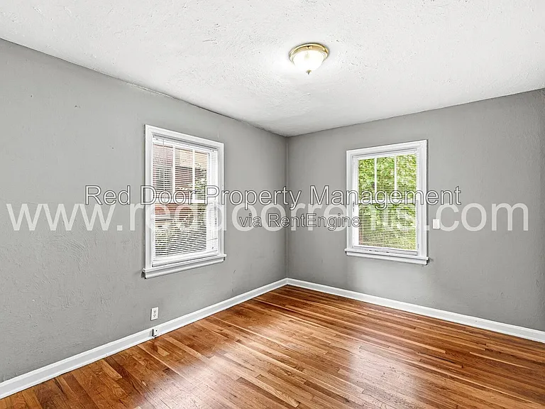 129 E 49th St — Photo 14
