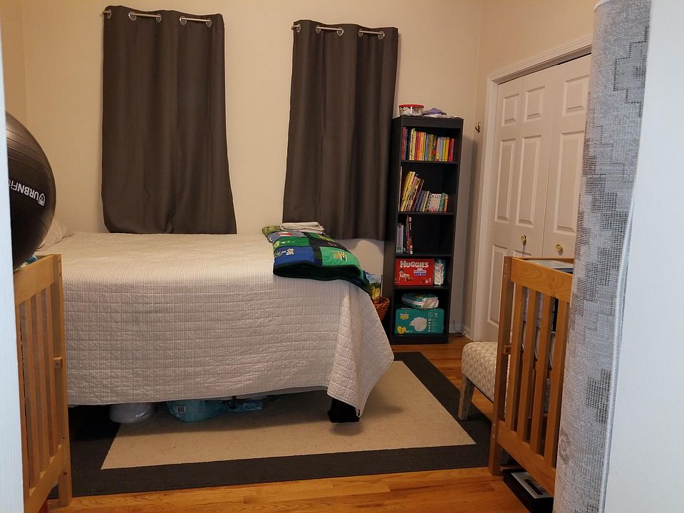 1st image of 3719 N Kenmore Ave APT 3