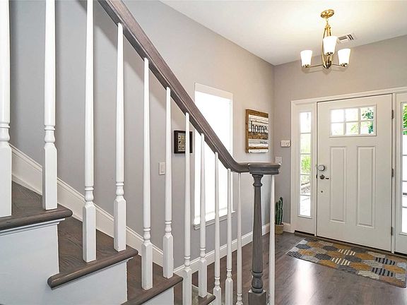 4th image of 24 Hearthstone Ct