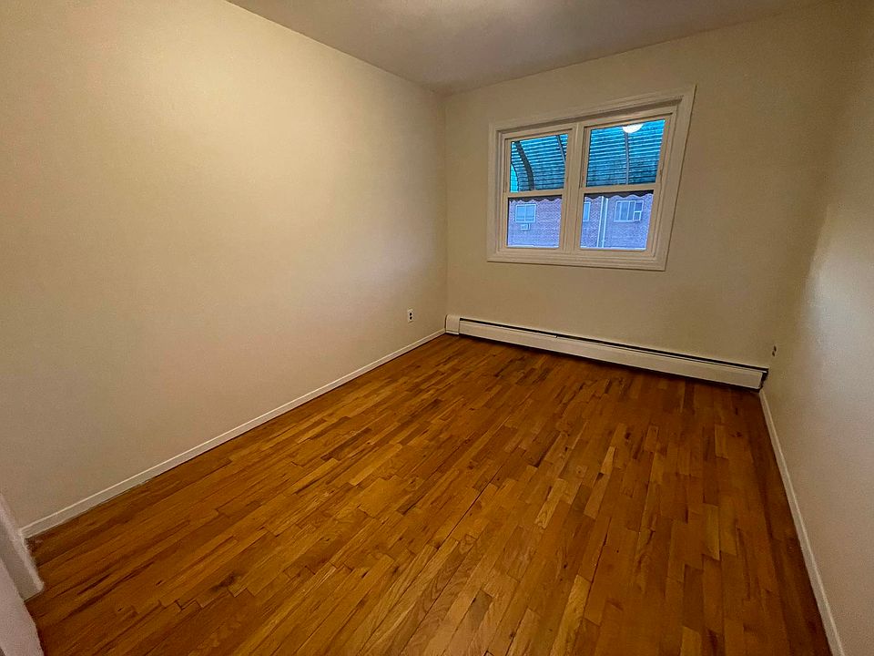 2nd image of 1746 2nd Ave #5D