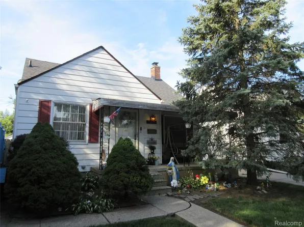 20428 Elkhart St, Harper Woods, MI 48225