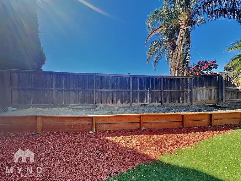 2421 Cypress St — Photo 18