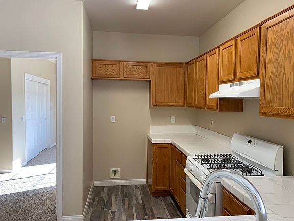 4th image of 549 Yellow Meadow Ct Unit D