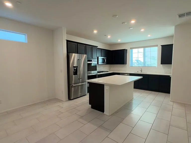 10610 Sariah Skye Ave — Photo 4