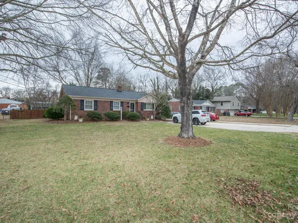1913 Old West Ln, Gastonia, NC 28052