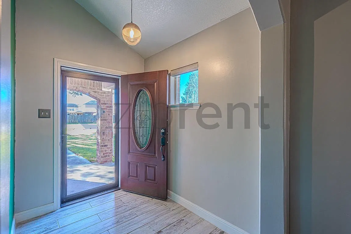 4 bed, 2000 sqft, $2,850 — Photo 4