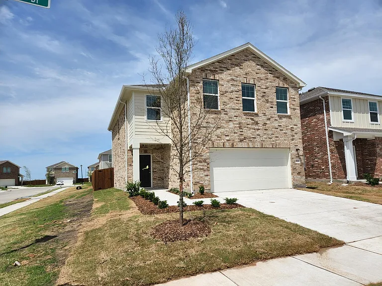1702 Marquette Dr — Photo 1