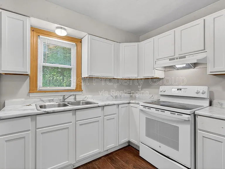 224 S Harvey Ave — Photo 4