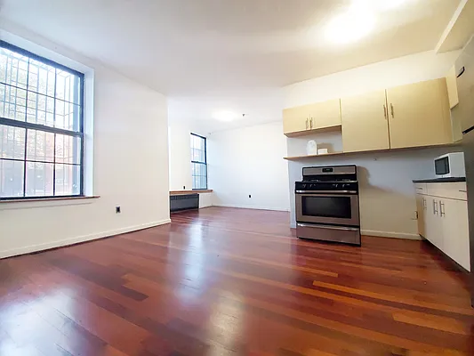 Rented by Rentall Group Inc | media 3