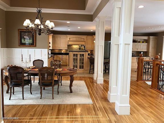 5th image of 6874 Chandler Woods Dr NE