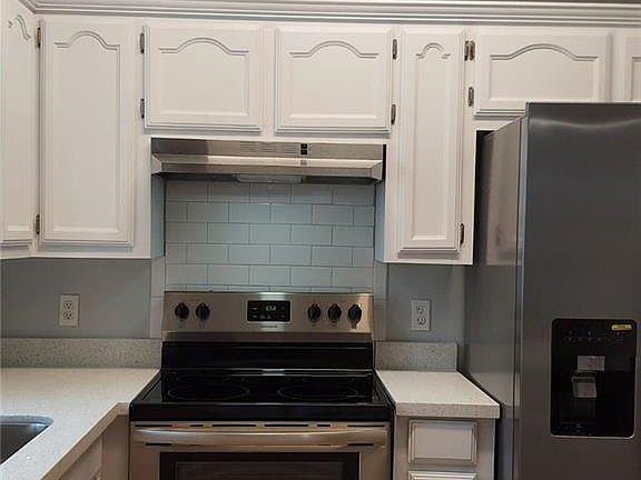 2nd image of 619 La Mancha Dr APT 2