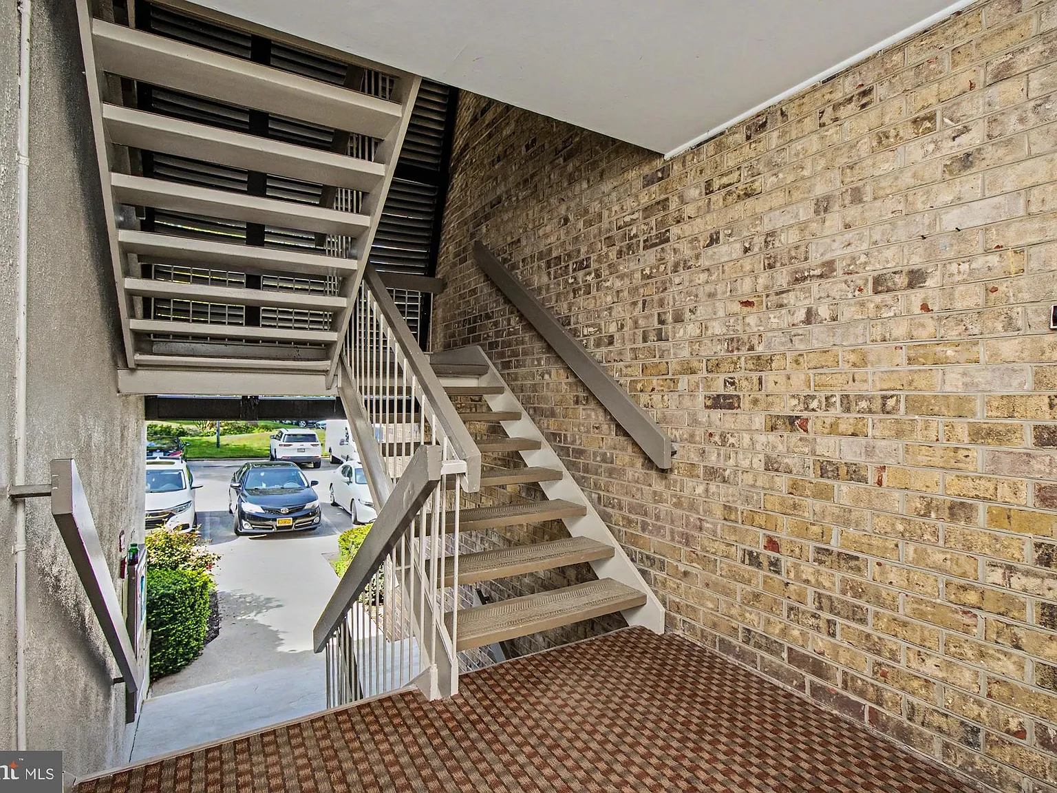 The Cove Condominiums — Photo 3