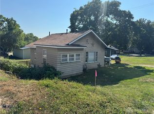 916 S Main St, Englewood, OH 45322