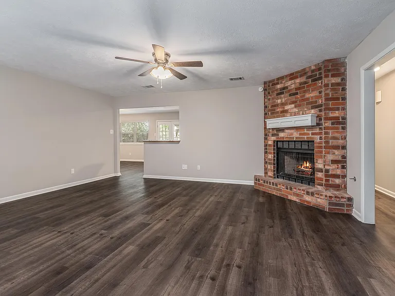 3408 Dallis Dr — Photo 5