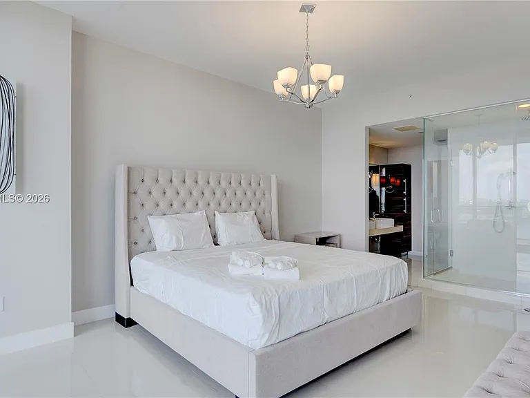 2020 N Bayshore Dr #1905 — Photo 36